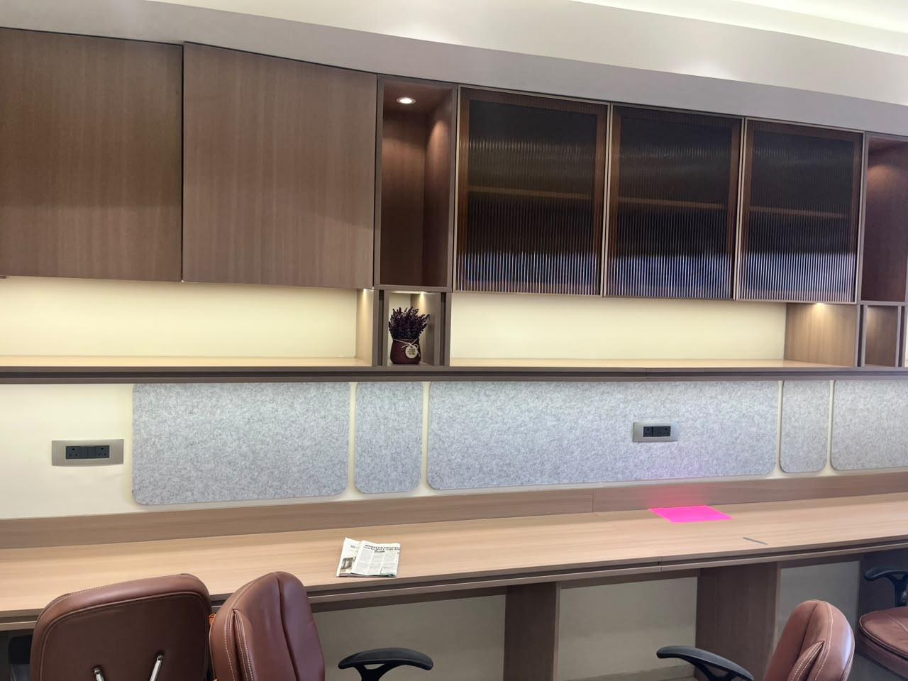 Ribbed glass bronze overhead cabinets